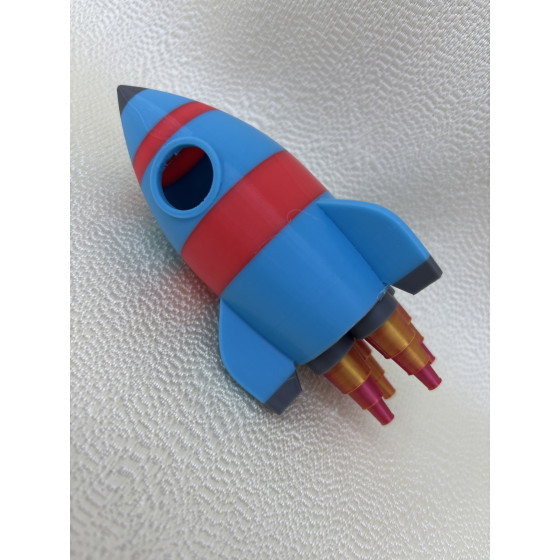 Rakieta kosmiczna 3D z 4 dopalaczami